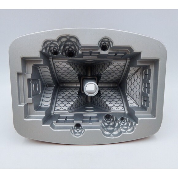 Nordic Ware Holiday Red Cast Aluminum Gingerbread House Bundt Cake Pan - Picture 5 of 9